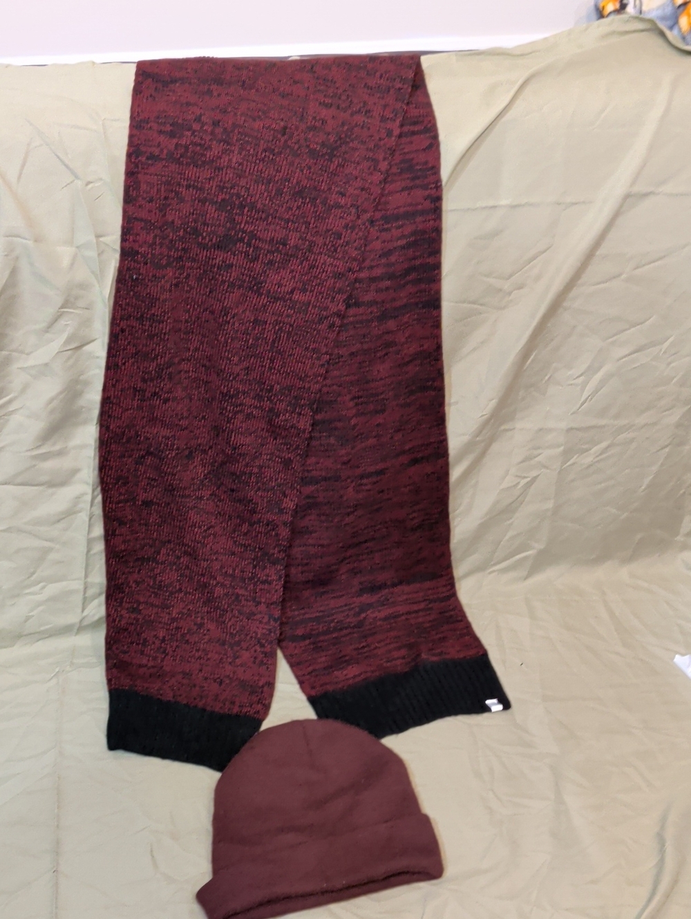 Men's Maroon Knit Scarf and Beanie Set - Comfortable Winter Accessories